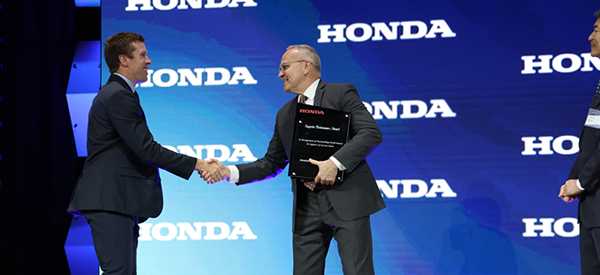 Phillips 66® Lubricants marketer being given an award by Honda